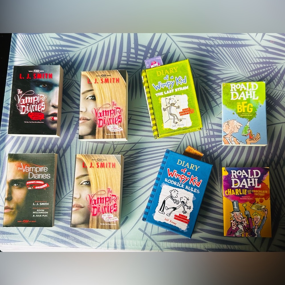 Mini Brands book collection with shelf and bunny figurine - Picture 2 of 2